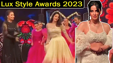 Saba Qamar pays tribute to the living legend Reema khan at Lux Style Awards 2023 | Saba Qamar dance