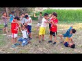 أطفال يضربون بعض من أجل لعبه كره القدم والنهايه كانت صادمه شاهد الكارثه