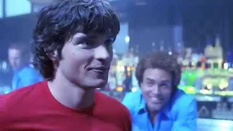 Smallville 3x01 - Red K Clark & Lana go to a nightclub