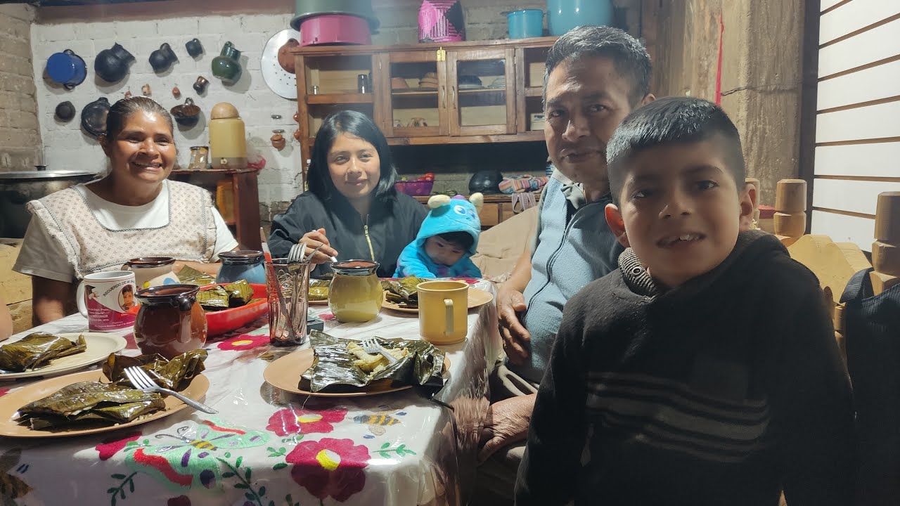 Consiento a mi esposo en su cumpleaños con ricos y tradicionales tamales verdes de puerco de rancho