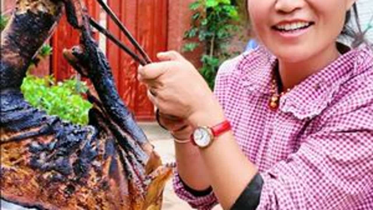 三年腊猪脚炖今年的新红豆，快来尝尝吧…记录山区的乡村生活#抖音创作者大会 #乡村守护人 #乡愁记忆 #新农人计划2025 #我要上热门 @DOU+小助手