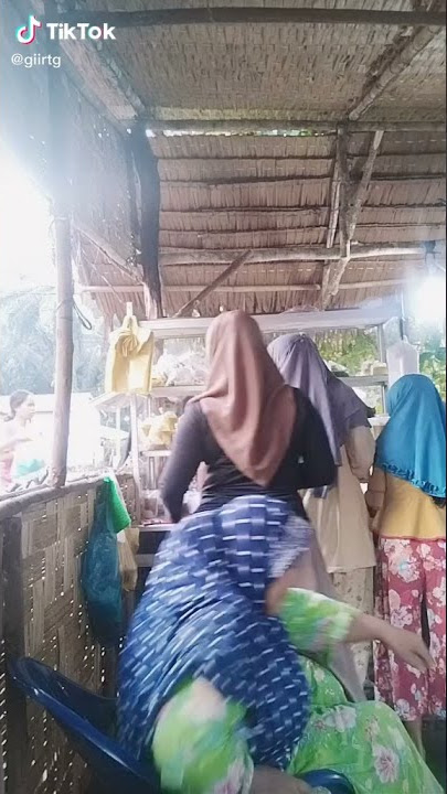 Seksi banget penjual ini