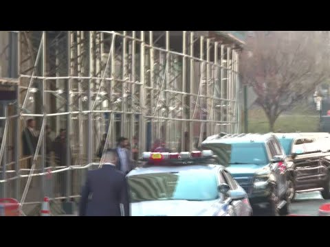 Manhattan DA Alvin Bragg arrives to courtroom for Trump arraignment | Raw video