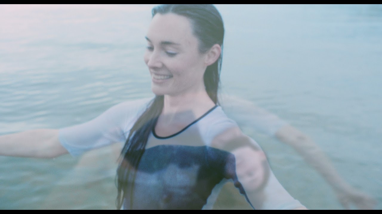 Lisa Mitchell - 'Zombie' (Official Video) bekijken op YouTube Lisa Mitchell - 'Zombie' (Official Video) bekijken op YouTube