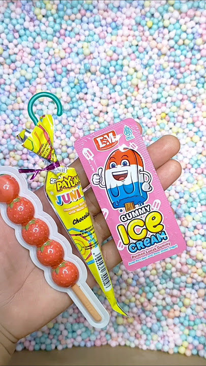 hunting lolipop 🍭🍓 candy 🍬 in styrofoam granules #shortvideo #candy #reversevideos_