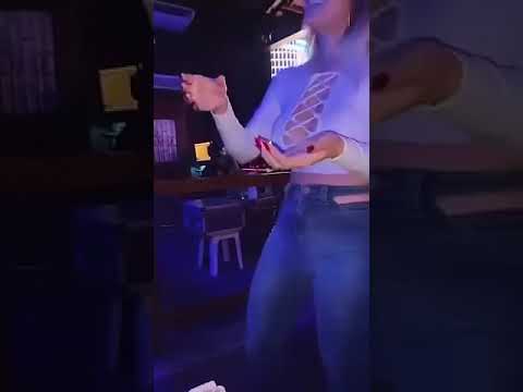 بتقيس درجة حرارة كسها