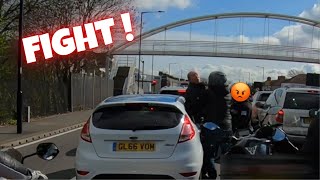 DES MOTARDS SE BATTENT AVEC UN AUTOMOBILISTE !😱 Voiture retournée (Compilation 2024 )