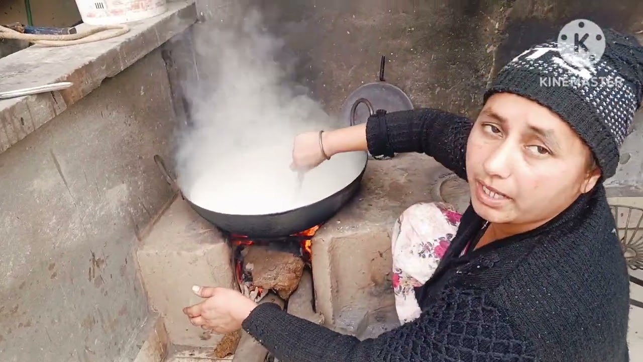 ਅਸੀਂ ਵੀ ਚੜਾ ਲਈ ਕੜਾਹੀ 🫣♥️ ਦੇਖੋ ਕਿੰਨੇ ਦੁੱਧ ਵਿੱਚੋਂ ਕਿੰਨਾ ਖੋਆ ਨਿਕਲਿਆ 🤗🫣 ਕਿੰਨੀ ਮਿਹਨਤ ਕਰਦੇ ਨੇ ਵਿਚਾਰੇ 🤗🫣