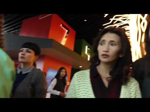 stivens-smotret-devushka-poteet-video