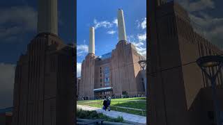 Battersea Power Station - Pink Floyd Animals album cover