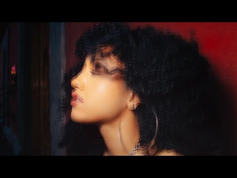 Jenevieve - Deep In The Shallow End (Visual)