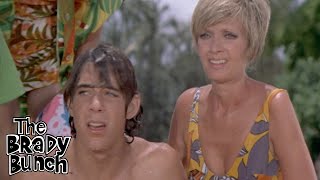 Greg Brady Has a Surfing Accident in Hawaii