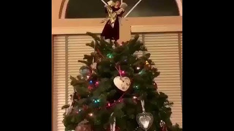 Kirby Dancing To Some Christmas Music