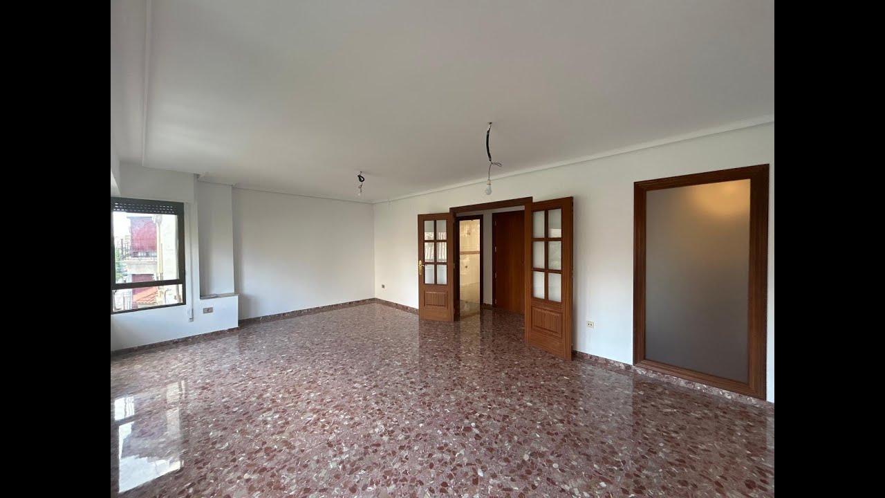 ¡Oportunidad en el Centro de Vila-real! Vivienda Amplia y Lista para Entrar a Vivir o Invertir