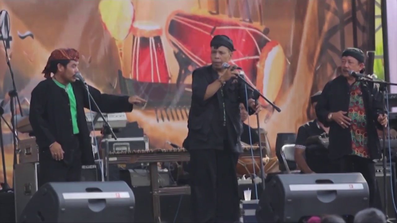 iwan bule jadi pj gubernur Beluk (Pentas Akbar Musik Sunda PANARATAS 2014)