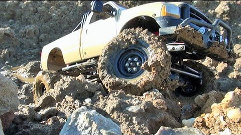 R/C axial scx10 mud action with f350 body / big v8 sound and big wheels!