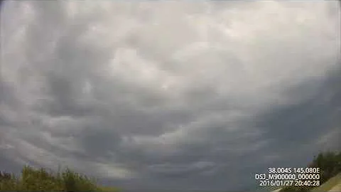 Dangerously close meteor strikes Australia