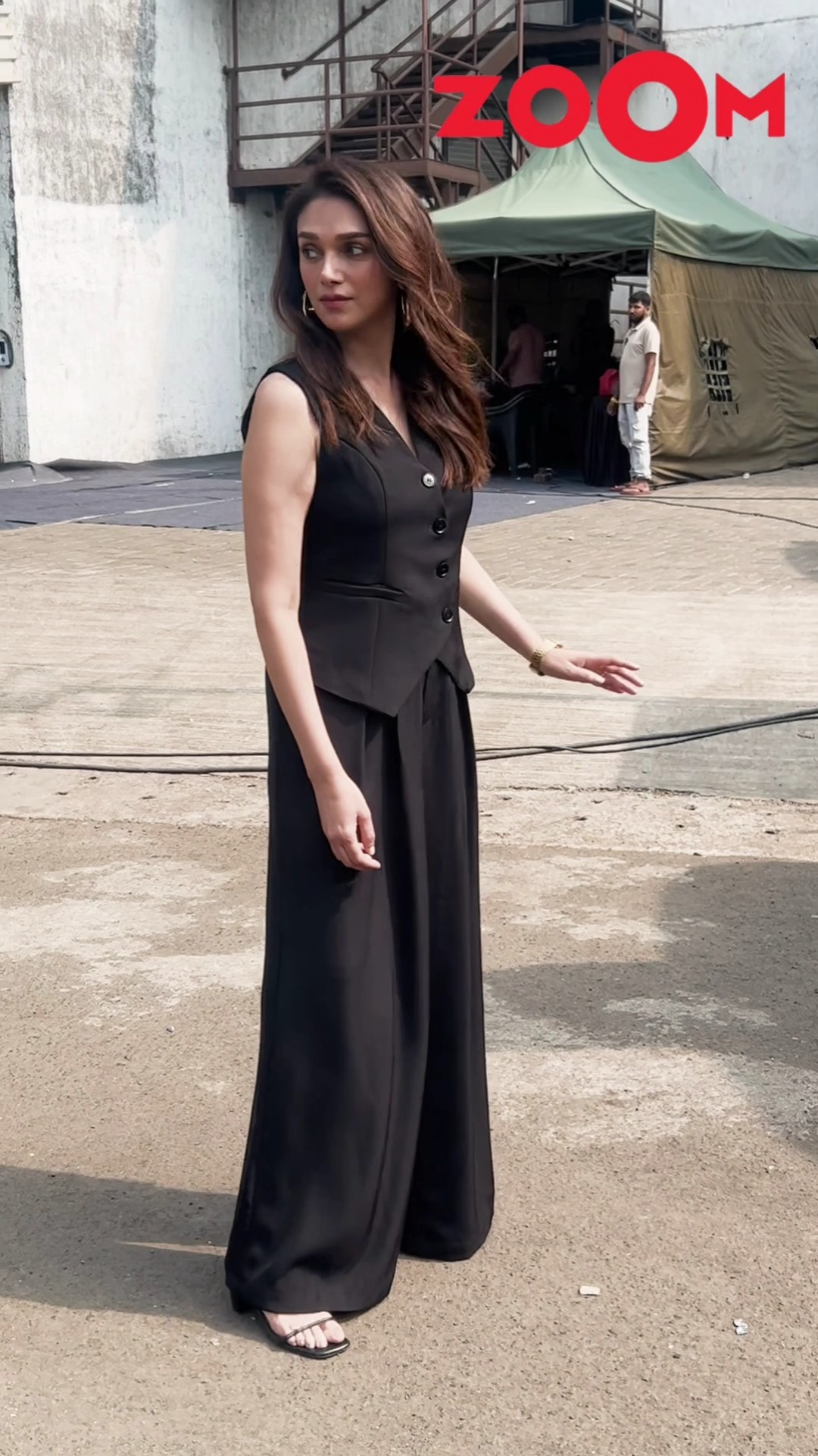 Aditi Rao Hydari STUNS in an all black outfit as spotted at a shoot location ? #aditiraohydari