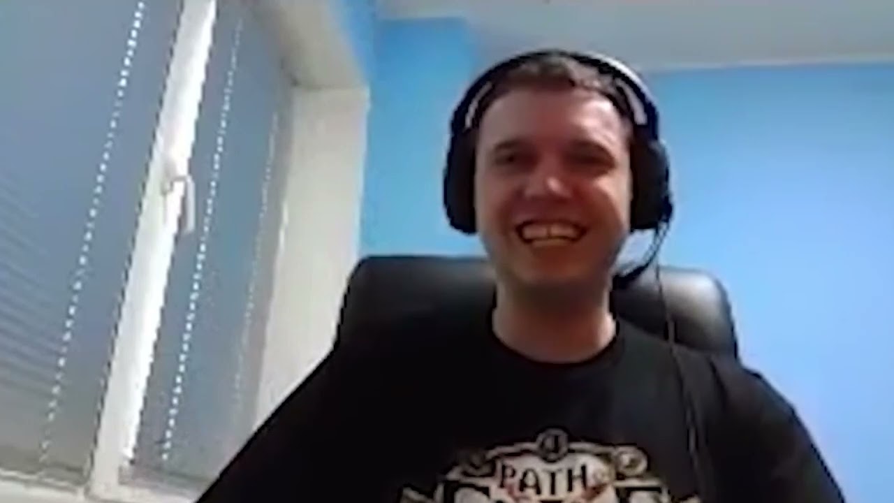Папич фотографирует монитор