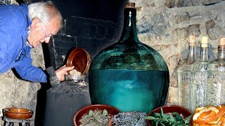 Craft aguardiente from wine and spices. Elaboration in traditional alembic | Documentary film