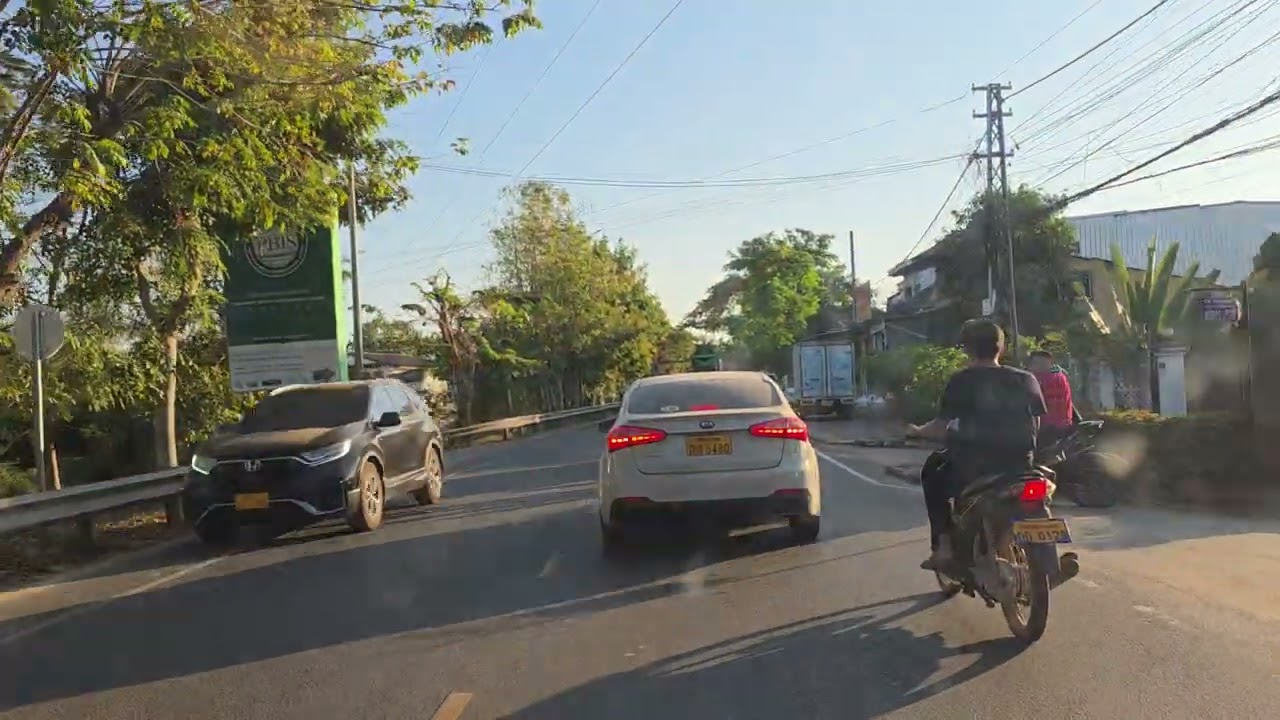 #travel #laos #Vientiane #ທາງໄຟແດງທາດຂາວໄປຄູວຽງ