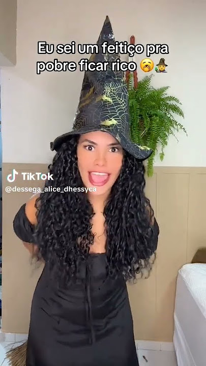 a bruxa tinha um feitiço pra pobre ficar Rico só trabalhar 🤣🤣 #memes
