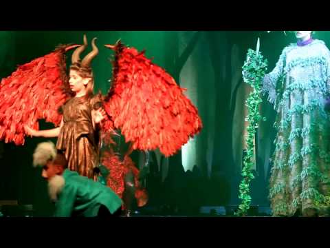 مشاهد للفنانه رهف العنزي في مسرحيه نور الظلام