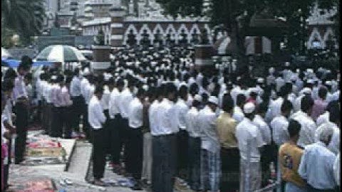 تلاوة لآية النور ، أنا حقا لم أجد لها أي وصف (أرجو المساعدة )