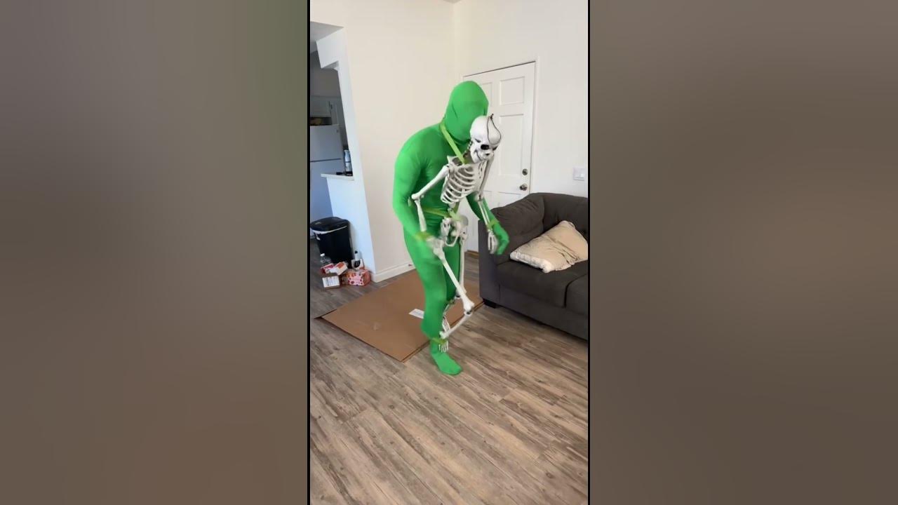 Skeleton hits the Griddy ☠️