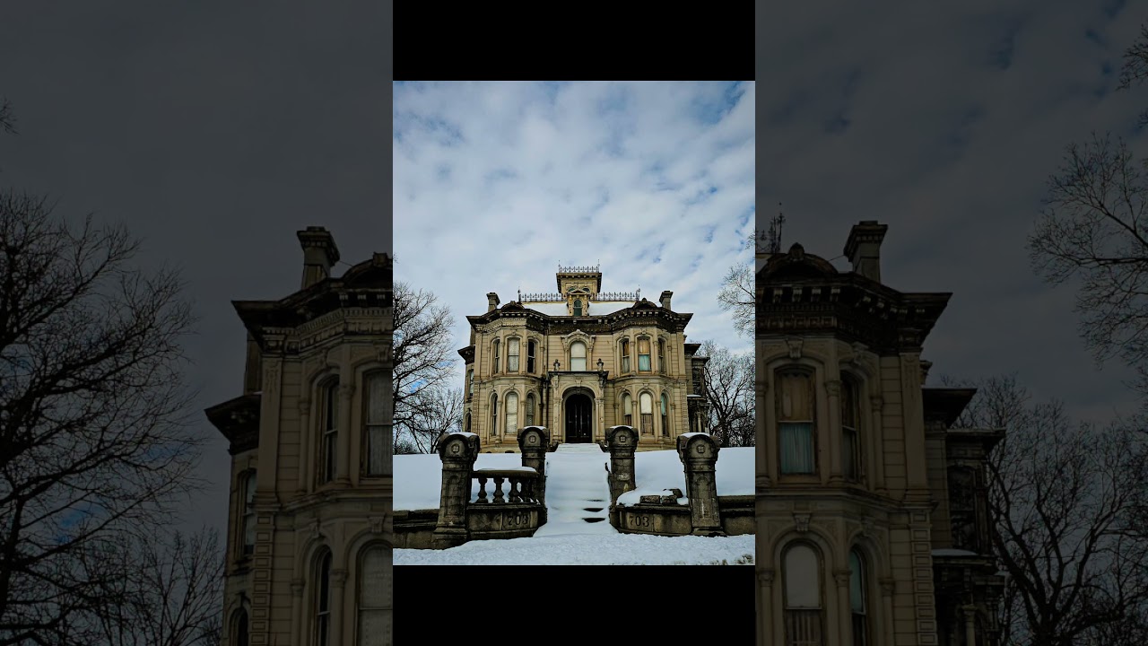 Some amazing architecture on Victorian houses in Saint Joseph, Missouri. 