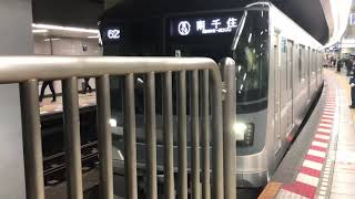 東京メトロ日比谷線13000系13101F六本木駅発車