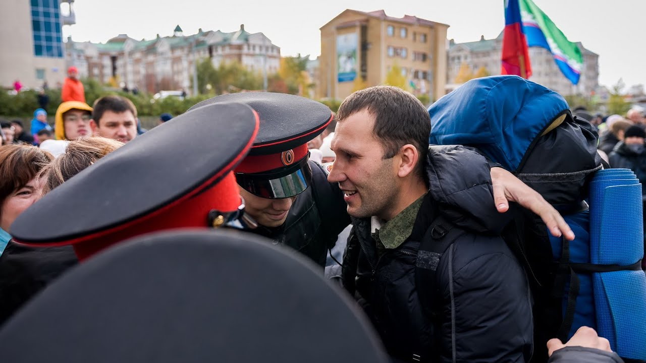 В Ханты-Мансийске проводили мобилизованных - YouTube