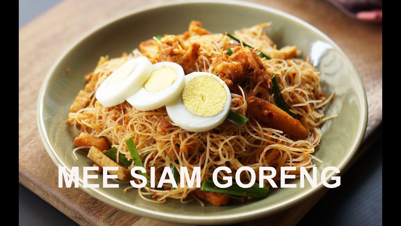 How to Cook The Best Mee Siam Goreng - YouTube