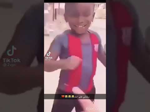 مقطع مضحك سلملي على امك 