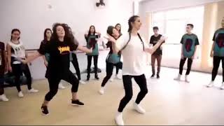 رقص شباب وبنات على اغنية بلغارية روعة