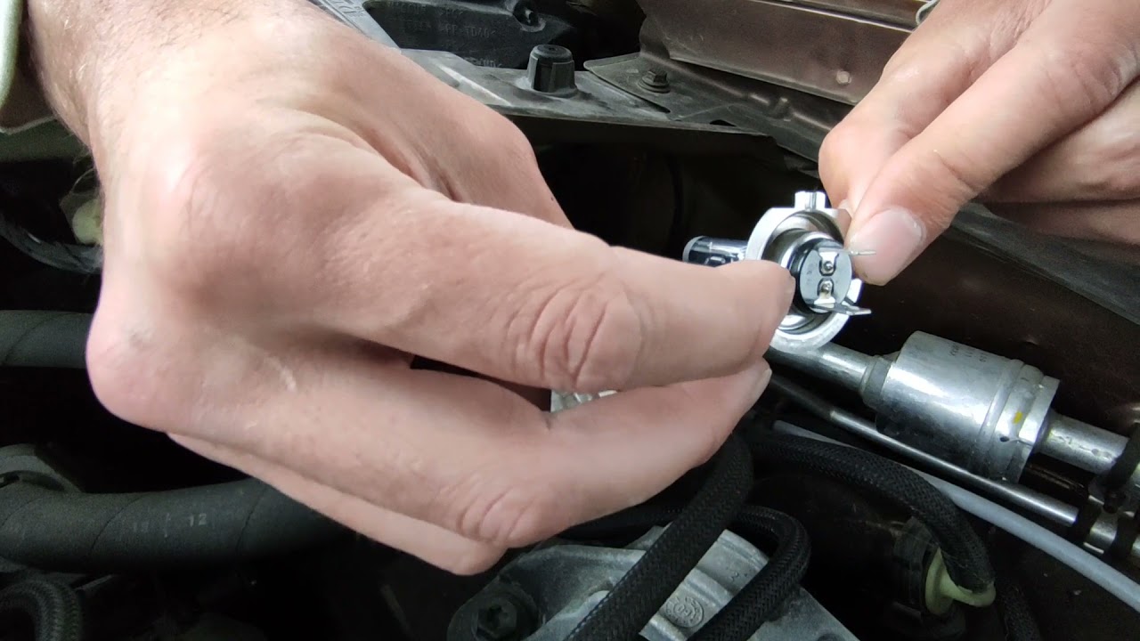 tuto changement ampoule, feux de croisement sur Dacia Duster. 