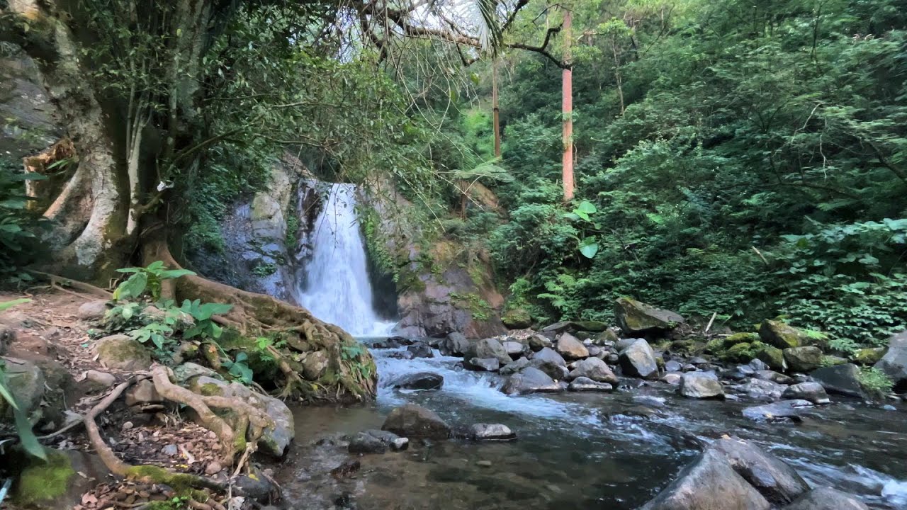 Majestic Mountain Waterfall – Powerful Cascading Water Sounds for Deep Sleep & Meditation