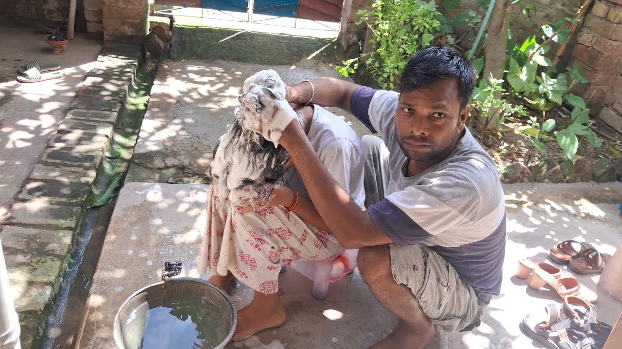 papa ne kiya hair wash jungle se Lai jadi buti I am to much crying 😭 # bimla ka family