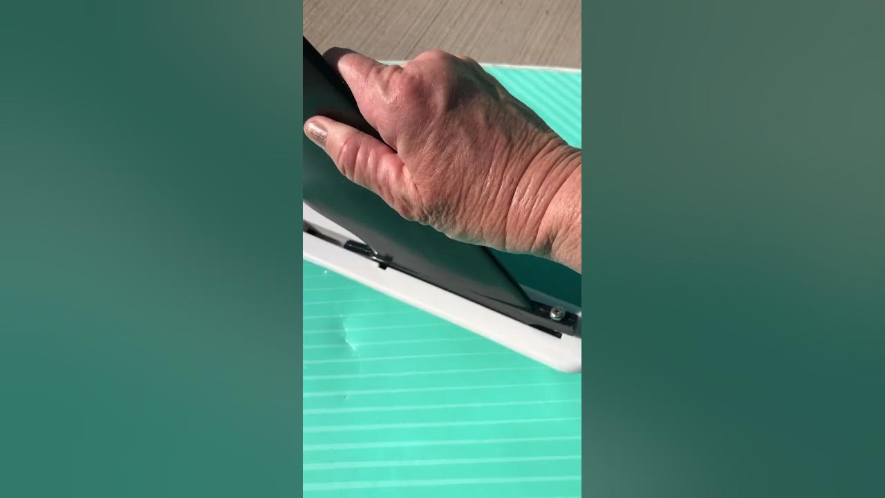 How to put on the fin for the Wavestorm foam standup paddle board/kayak sold at Costco 29192020