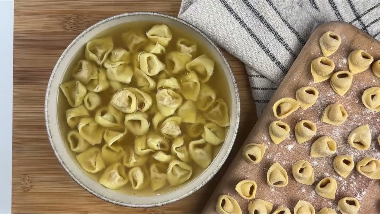 🎄 TORTELLINI IN BRODO: IL PRIMO DELLE FESTE PIÙ AMATO, TRADIZIONALE E IRRESISTIBILE 🍲