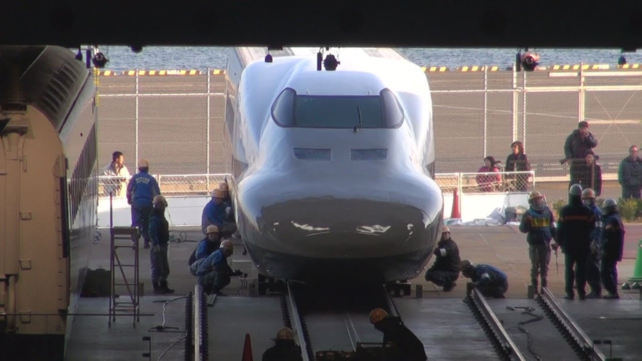 700系新幹線を搬入 JR東海、博物館展示で - YouTube