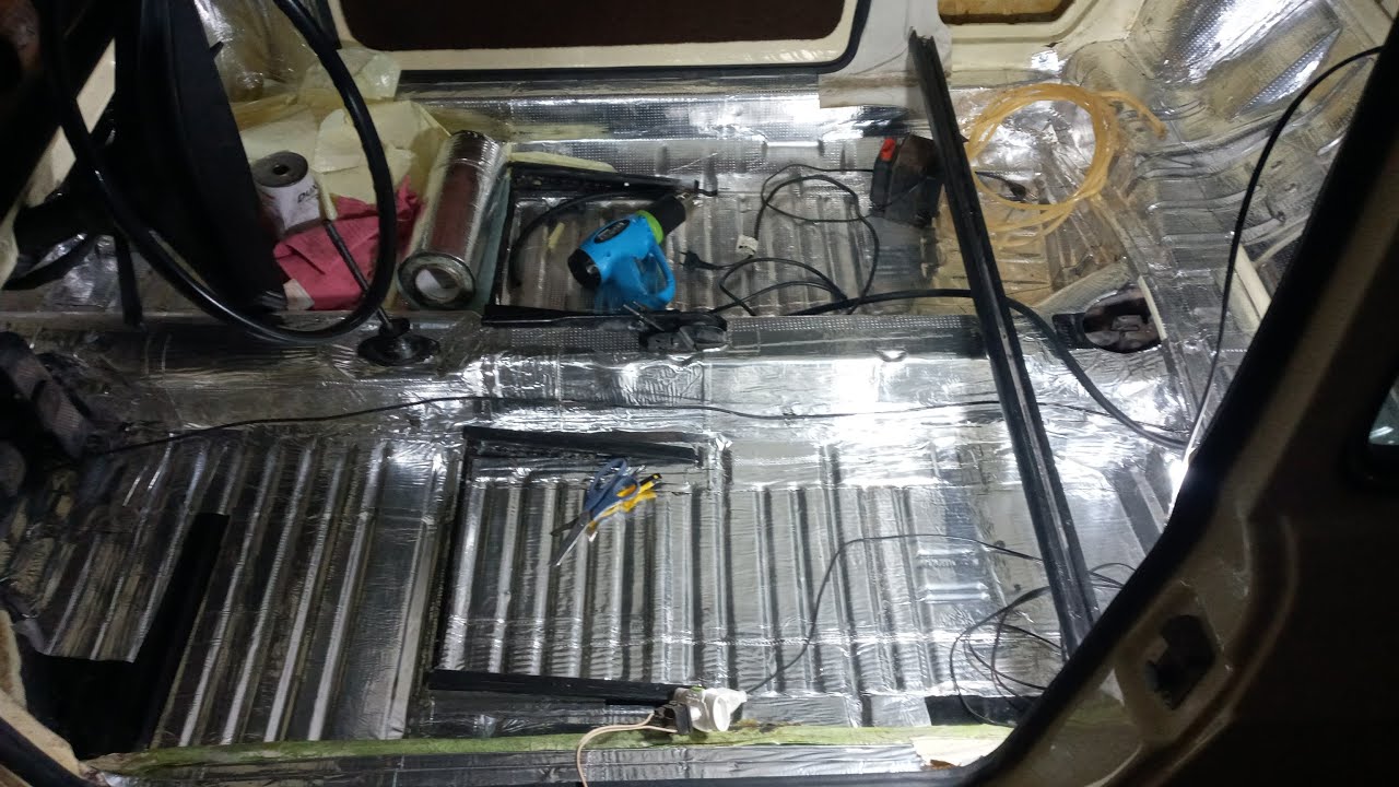 Aplicação de Manta Asfáltica no assoalho da Brasília