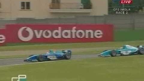 Piquet runs into the gravel trying to take 5th place - 2005 GP2 Round 1 Imola Race 2