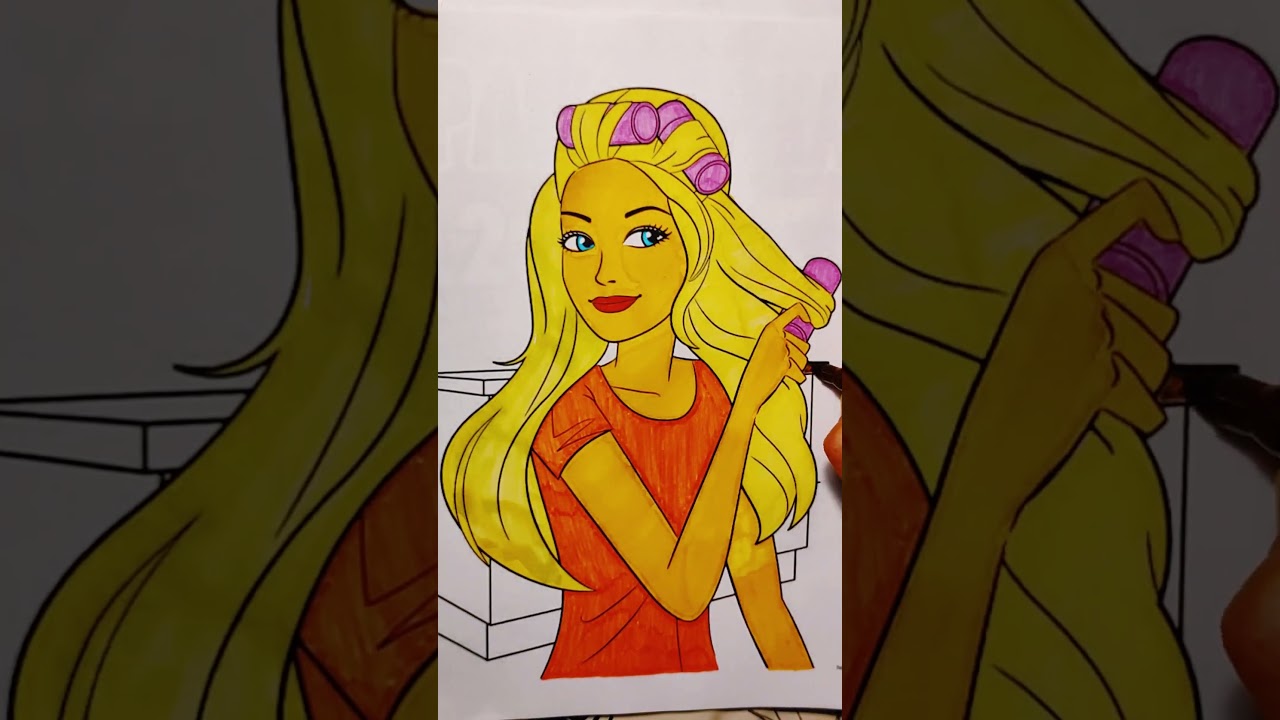 Barbie curls her hair / Барби закручивает волосы в бигуди