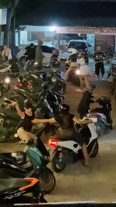 Lagi Viral Di Angkringan Teh Ita, Udah mau pulang tapi masih pengen joget ya begitu pas di parkiran!