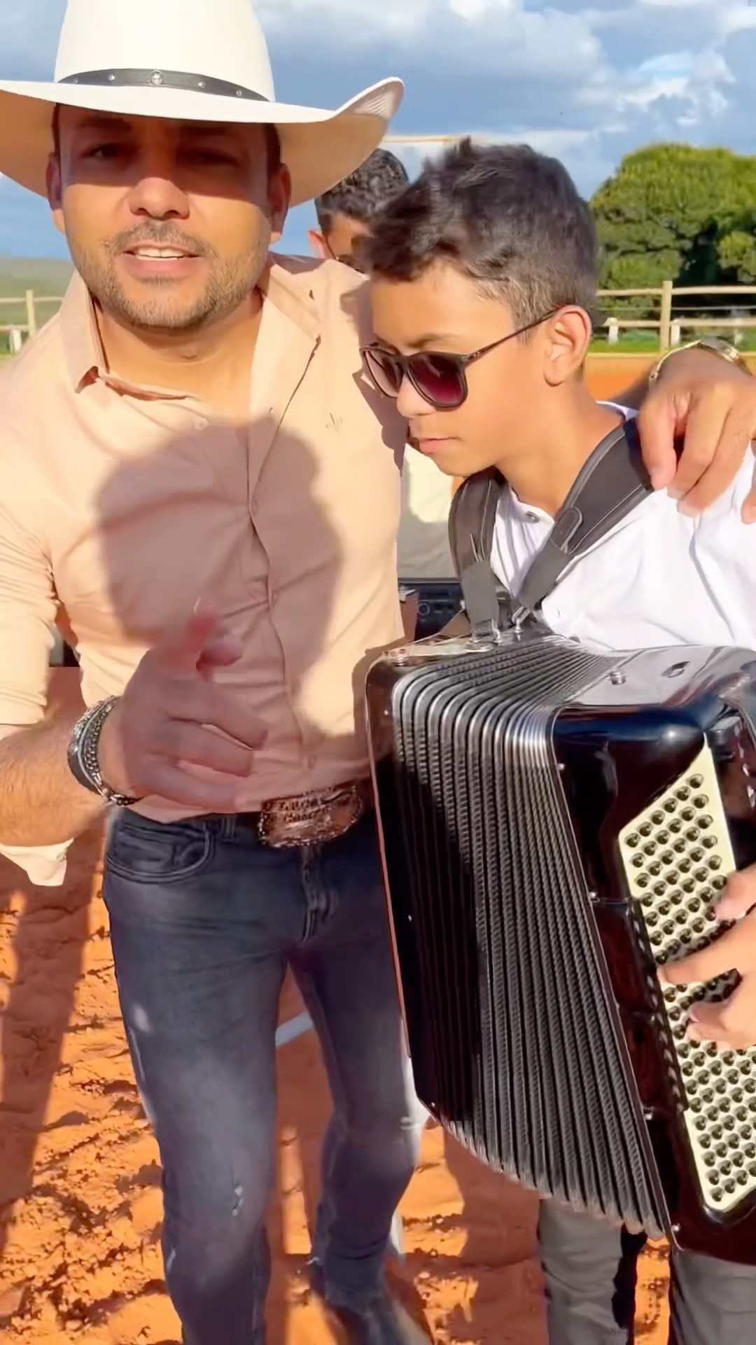 ￼ Leãozinho do forró cantando a música bota-se Piseiro pra bombar #boanoiteee #leaozinho #estourado