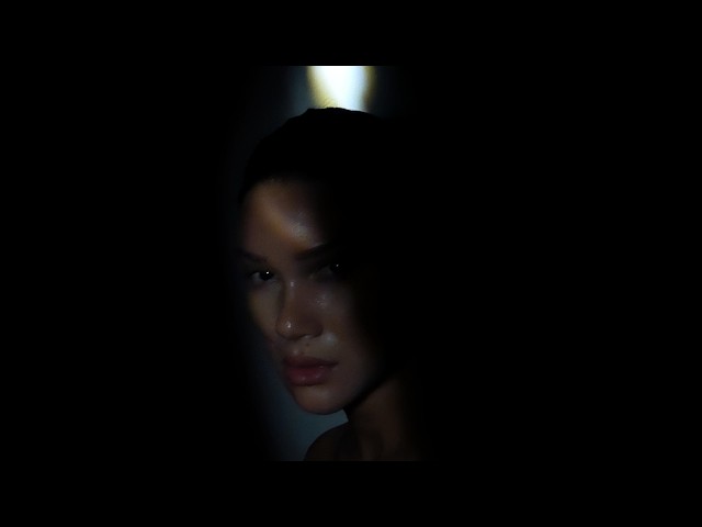 NOMI RUIZ - LOLA (Official Video)