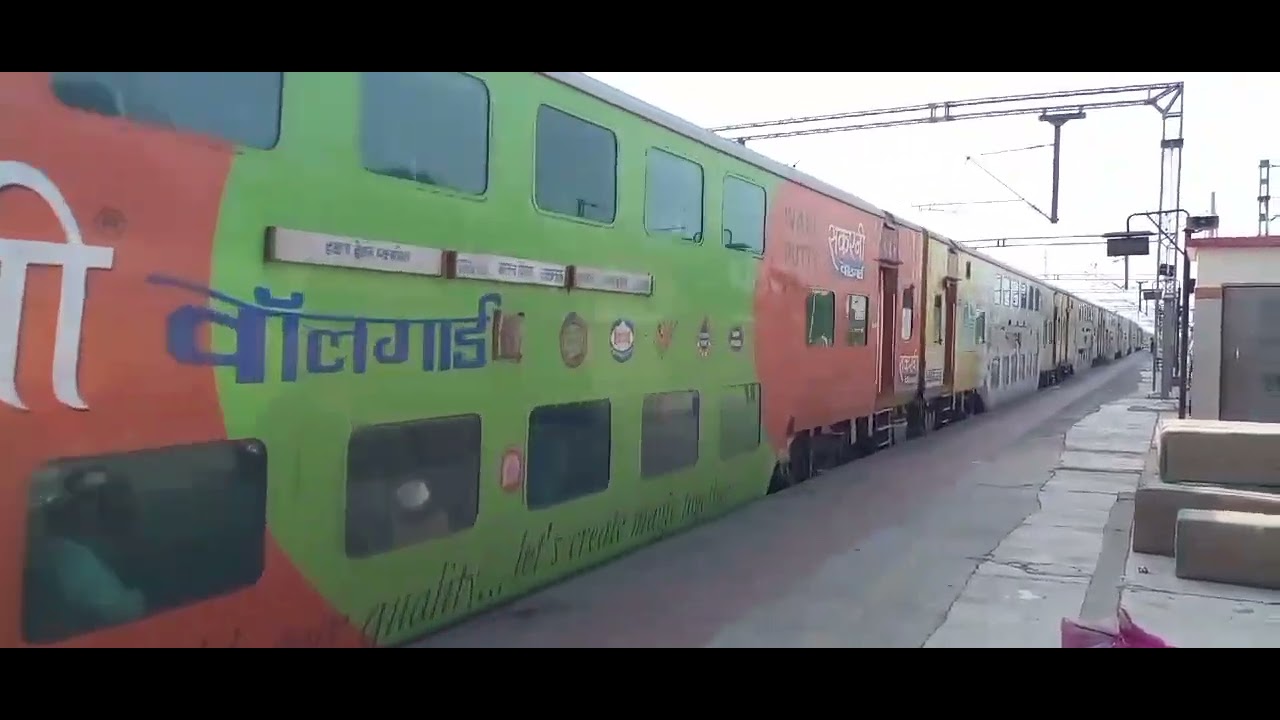 12583 Lucknow Jn NER- Anand Vihar Terminal AC Double Decker Exp Arrived ...