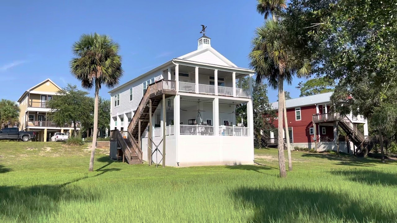 Riverfront home in Steinhatchee!