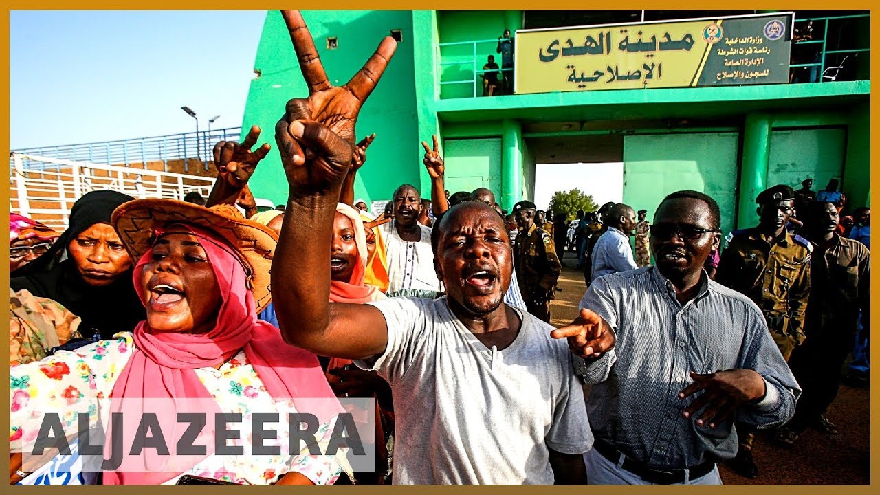 يطالب المتظاهرون السودانيون بالمساءلة عن قتل المدنيين